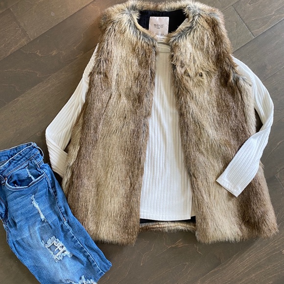 Zara Jackets & Blazers - Zara Faux Fur Vest